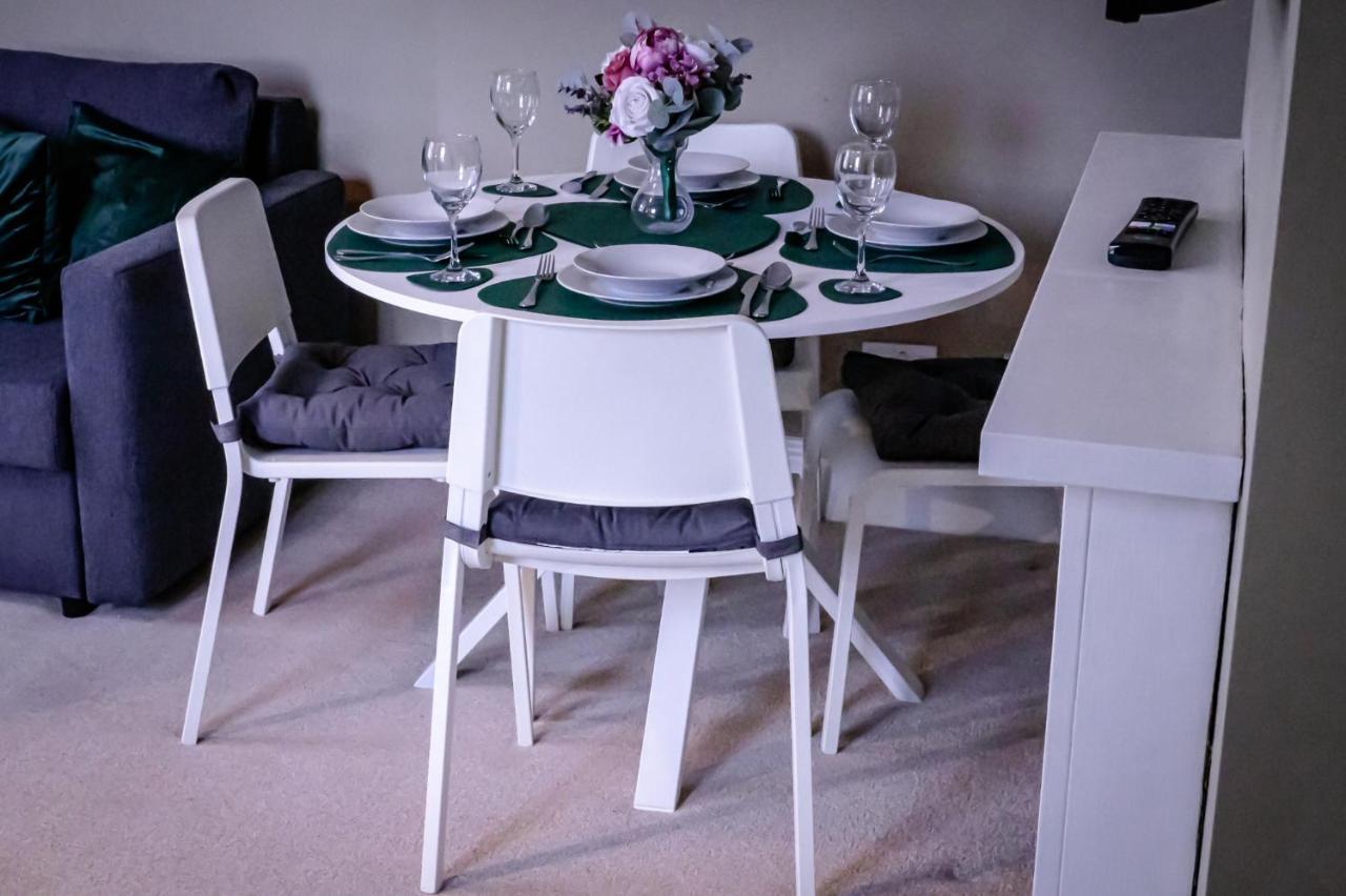 Lord Street - 2 Beautiful Apartments - Sleep Up To 14 Guests - By Rework Accommodation Chester Exterior foto